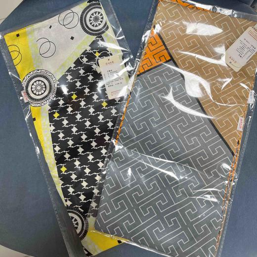 蚕花娘娘丝巾（颜色样式随机） 商品图0