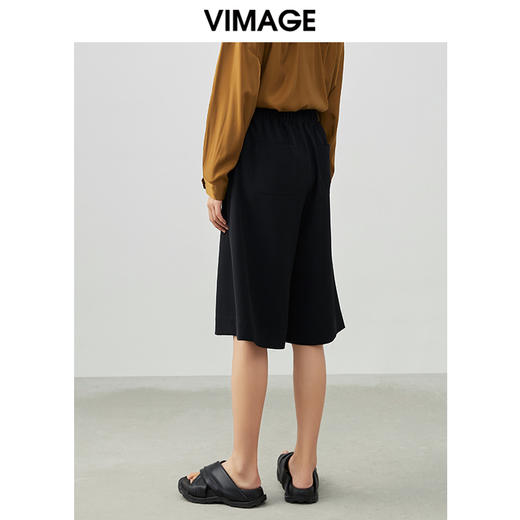 VIMAGE/纬漫纪夏季新款通勤百搭阔腿裤纯色简约A版短裤女裤V1705317 商品图4