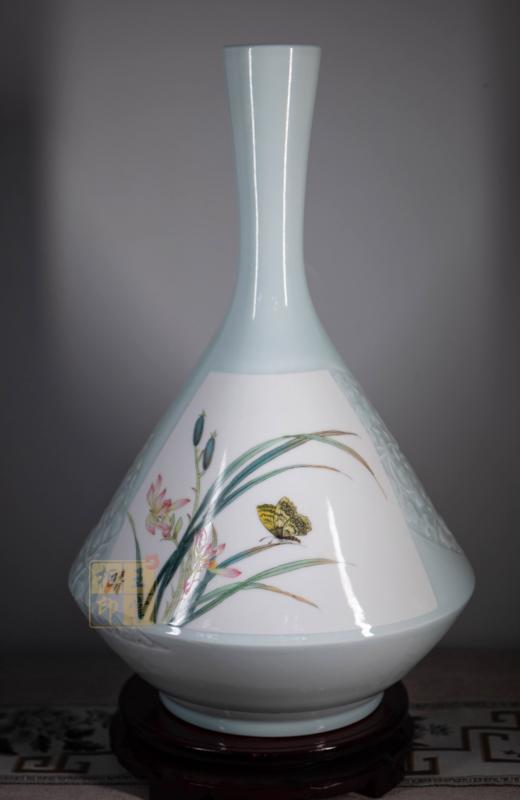 影青雕刻双面开窗蝴蝶瓶 商品图0