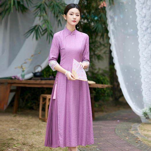 2022春夏新品国风时尚新款女士中式压褶奥黛旗袍枫庭刺绣连衣裙 LX21082 商品图1