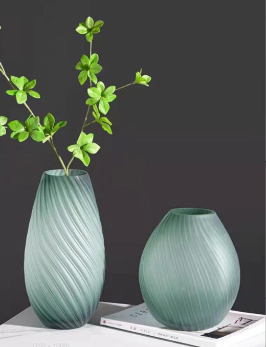 创意轻奢绿色蒙砂玻璃花瓶-23/30螺纹扭缸绿 商品图3