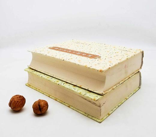 《景刊宋金元明本词》《四印斋所刻词》，精装，16开，厚册，吴昌绶、王鹏运辑，上海古籍出版社2012年版，分别定价338，298元。分别售价：186、168元。品相9成。 商品图2