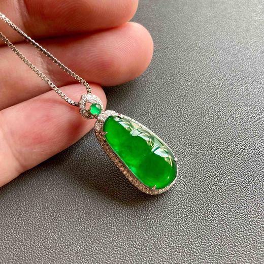 高冰种阳绿翡翠福豆18k白金钻石镶嵌 商品图6