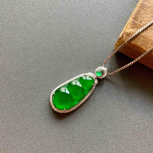 高冰种阳绿翡翠福豆18k白金钻石镶嵌 商品图1