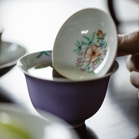 束刻/无落木槿紫花田错/福灵盖碗口径8.5cm 高6.6cm 容量120ml 原矿釉精工手绘彩蝶盖碗文人雅玩茶碗二才盖碗功夫茶具泡茶碗敬茶碗8g岩茶专用碗薄胎不烫手