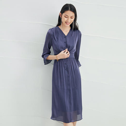 EITIE爱特爱春夏新款V领五分喇叭袖优雅纯色A连衣裙6607355 商品图2