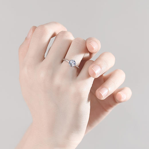 子佩集【琼花】S925银1克拉莫桑钻戒指【JHY-Z000306B】 商品图2