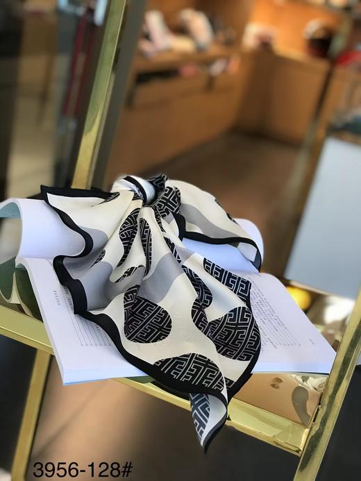 优品堂《缀点》100％桑蚕丝50x50方巾 商品图5