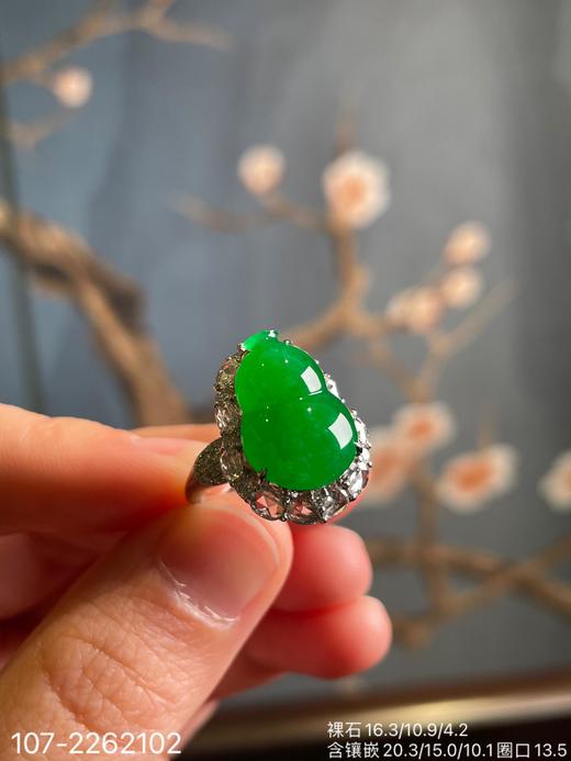 高冰艳绿葫芦戒指  52999【107-2262102】 商品图2
