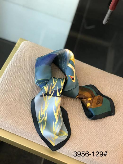 优品堂《缀点》100％桑蚕丝50x50方巾 商品图3