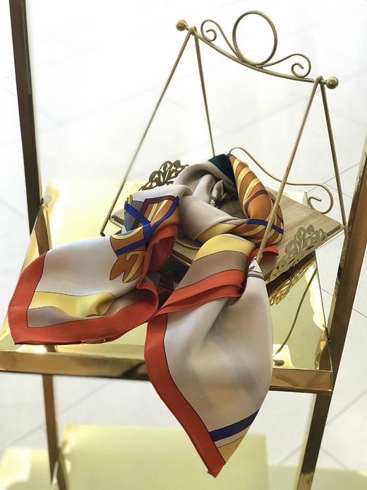 优品堂《花魁方巾》100％桑蚕丝90x90方巾 商品图0