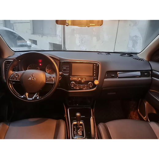 三菱 欧蓝德 欧蓝德 2.0L 两驱荣耀版 5座 【长租-北京】 商品图7