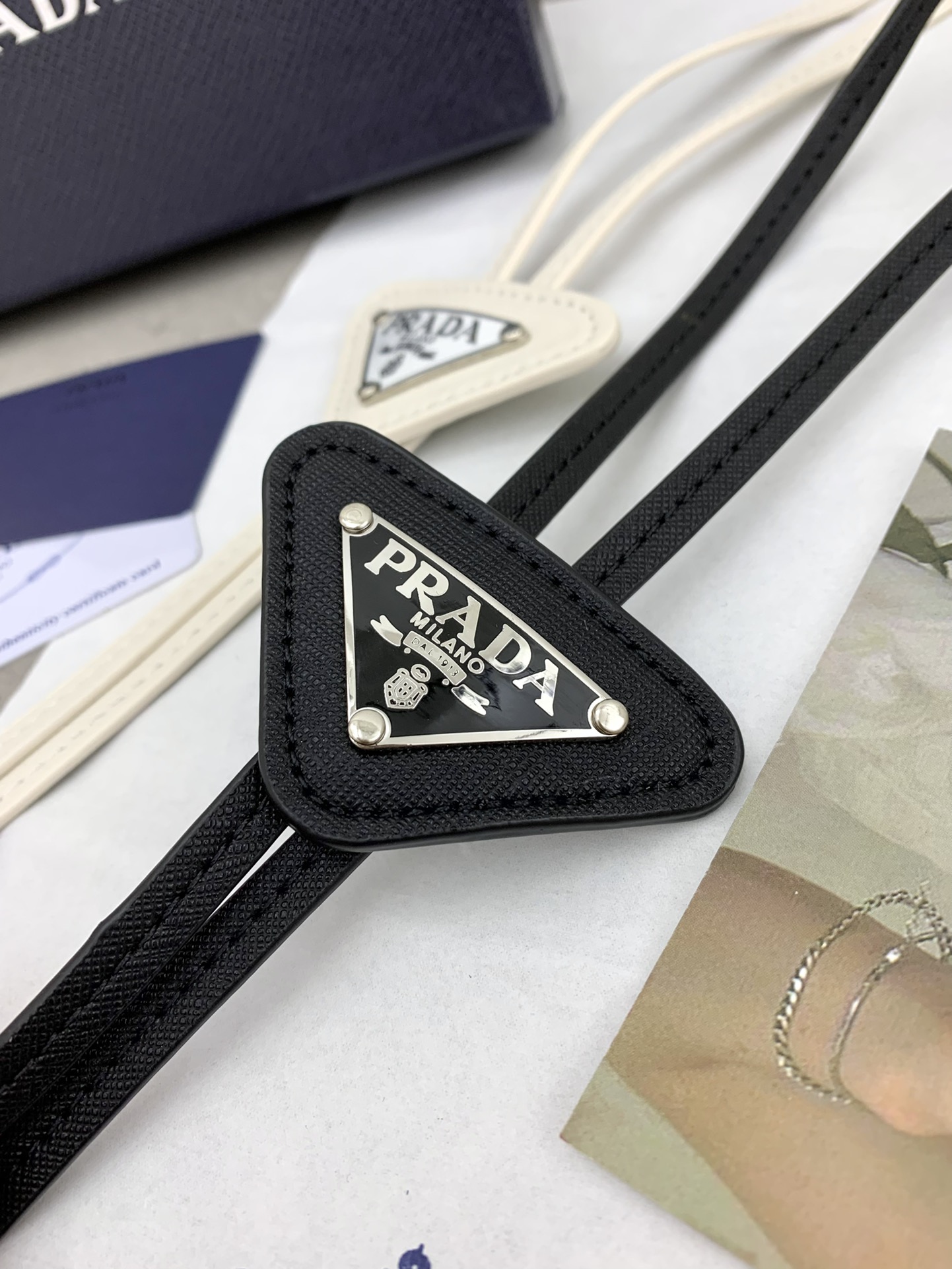 点此购买 普拉达领结 ssy 214896