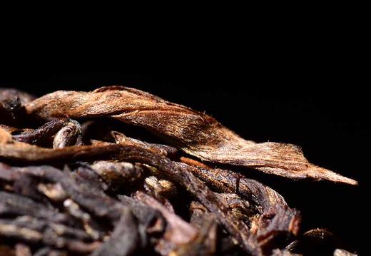 断供分享，仅剩2片！【版比腊告，微微烟香】2004年何仕华订制景迈千年古树茶！357克/片 商品图3