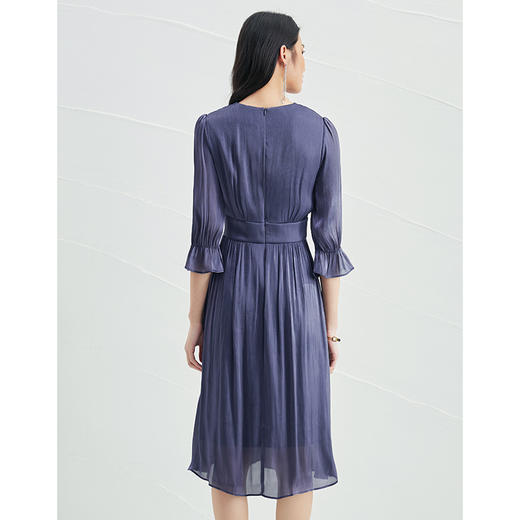 EITIE爱特爱春夏新款V领五分喇叭袖优雅纯色A连衣裙6607355 商品图4