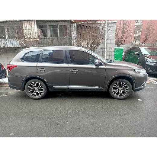 三菱 欧蓝德 欧蓝德 2.0L 两驱荣耀版 5座 【长租-北京】 商品图3