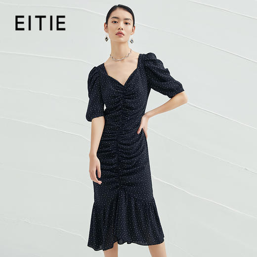 EITIE爱特爱夏季新款时尚V领气质鱼尾压褶复古波点修身连衣裙B2207930 商品图0