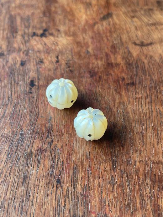 藏传八棱五眼老鱼骨圆珠两粒，顺丰包邮 商品图3