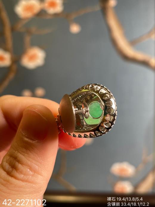 灵猴献福题材吊坠。玻璃阳艳绿福瓜吊坠49999【42-2271102】 商品图7