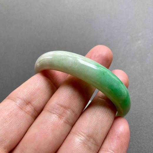 糯冰种阳绿翡翠贵妃镯52 商品图6