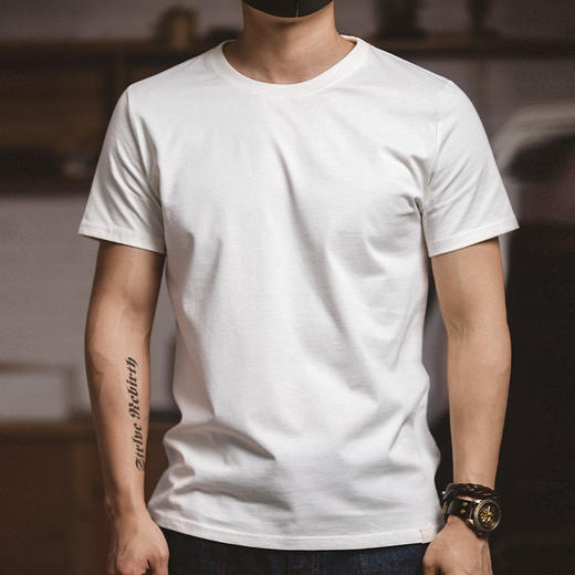 精选 · 美式复古白色 T 恤 内搭短袖打底衫 商品图0