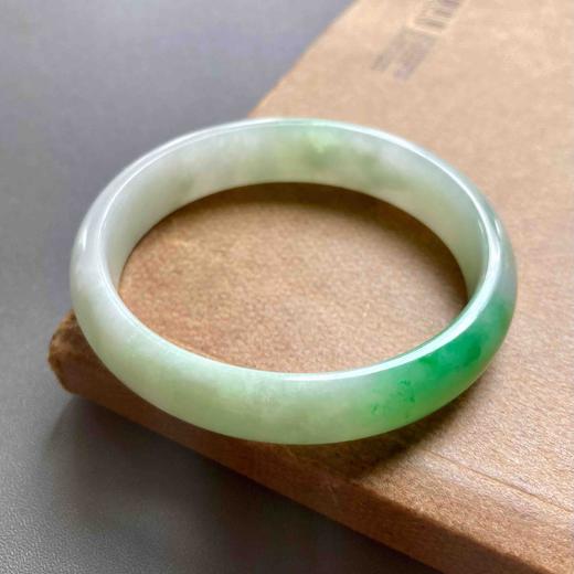 糯冰种阳绿翡翠贵妃镯52 商品图4