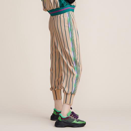 谜底2022春新款竖条纹休闲松紧腰束脚天丝直筒长裤女221MK0042 商品图1