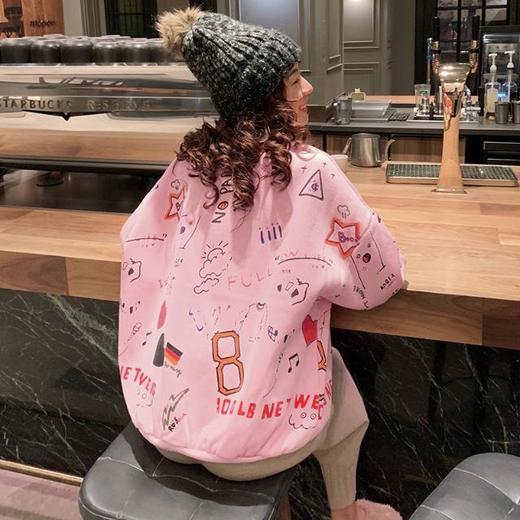 【开春百搭器！减龄显瘦卫衣】多元素印花，设计感爆棚！宽松版型+落肩设计，不挑身材怎么穿都好看，舒适透气运动休闲长袖T恤 商品图3