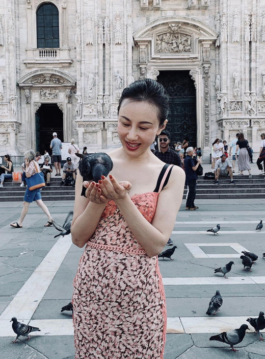 4203 “始于浪漫”豹纹连衣裙 
野性与浪漫兼具 职场 轻礼服颈袖添香 商品图4