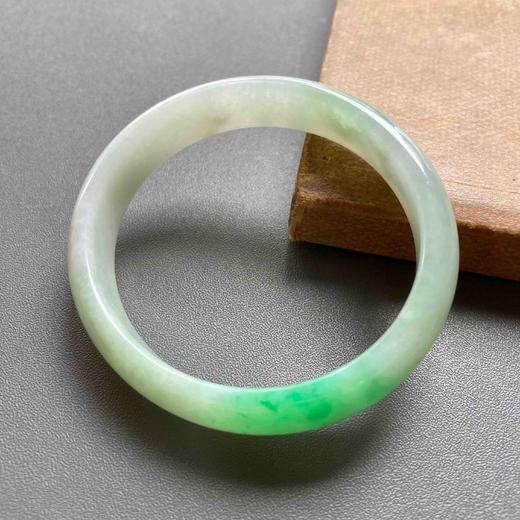 糯冰种阳绿翡翠贵妃镯52 商品图5