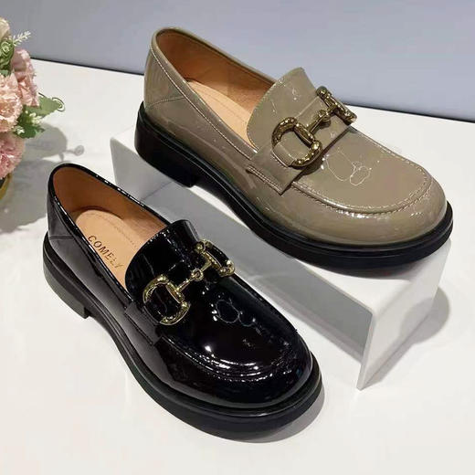 康莉女鞋2022年春款低跟休闲亮皮乐福女单鞋KYQ21112 商品图1