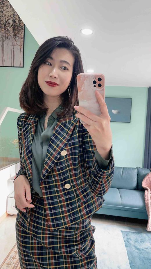 颈袖添香-套裙-J20304610 “伦敦贵族”格纹套裙 复古
电影感 女主角范儿 商品图5