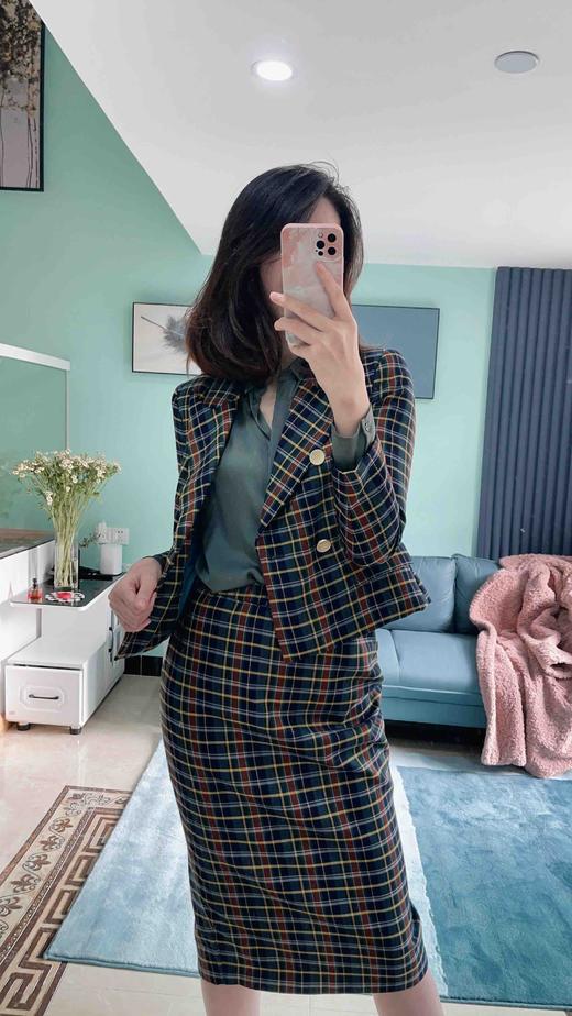 颈袖添香-套裙-J20304610 “伦敦贵族”格纹套裙 复古
电影感 女主角范儿 商品图2