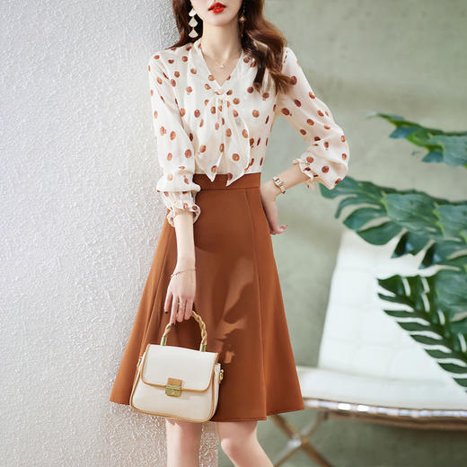 2022年春季新款时尚复古波点拼接设计长袖显瘦舒适连衣裙 HT-OLN6036 商品图3