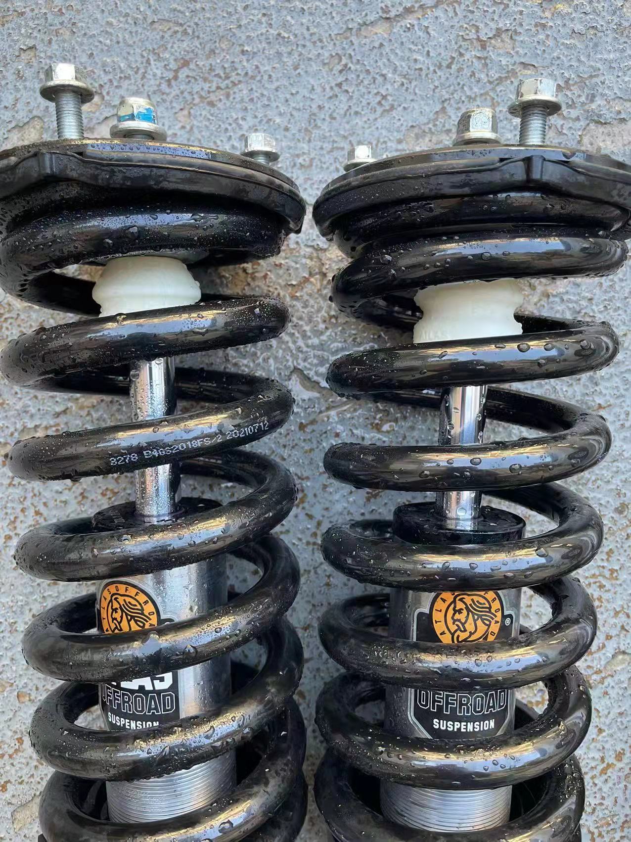 描述:因车辆出售,转让阿特拉斯减震一套,装车500公里,无深度越野,拆