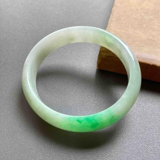 糯冰种阳绿翡翠贵妃镯52 商品图0