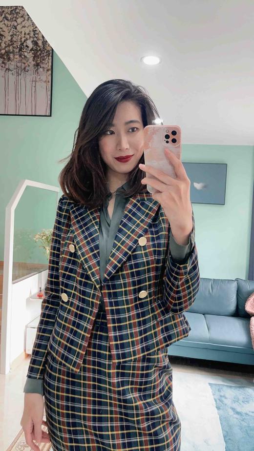 颈袖添香-套裙-J20304610 “伦敦贵族”格纹套裙 复古
电影感 女主角范儿 商品图8