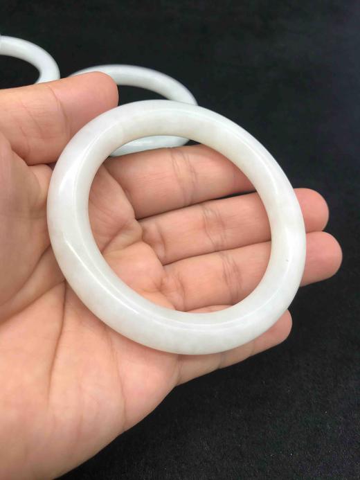 和田白玉手镯 商品图3