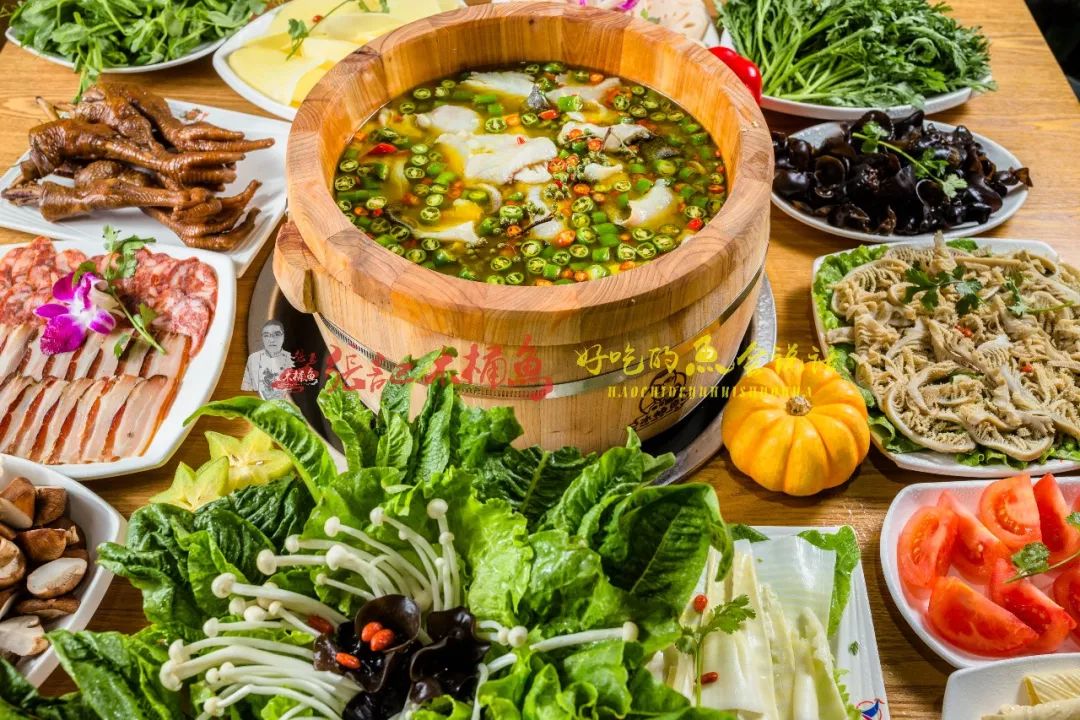 独特烹饪方法在用香杉木手工制作而成木桶,杉木的香味与鱼肉的鲜味