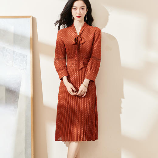 剩S 米思阳2024秋季新款知性优雅波点连衣裙显瘦系带领中长百褶裙0525 商品图2