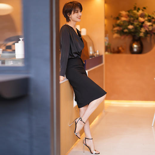 黑色衬衫女2022春季新款v领长袖气质减龄御姐范衬衣高级感 商品图2
