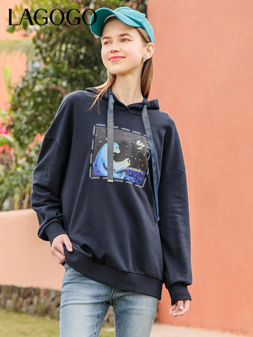 Lagogo拉谷谷2022春季新款连帽藏青色学院风短款卫衣女设计感印花LALL412C53 商品图0