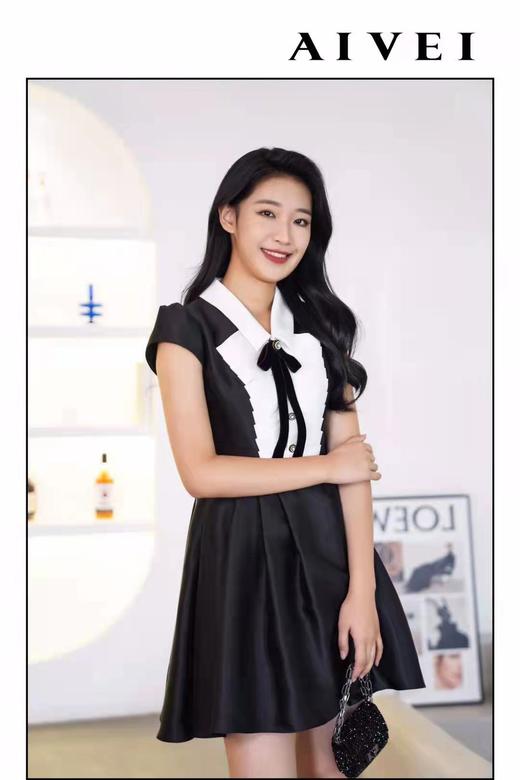 艾葳春季新款黑白气质连衣裙 商品图0