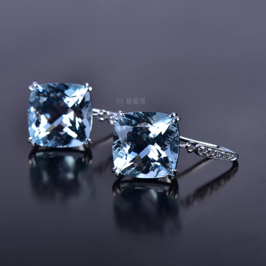 【海天一色】海蓝宝镶钻耳钩-CB12201088 商品图3