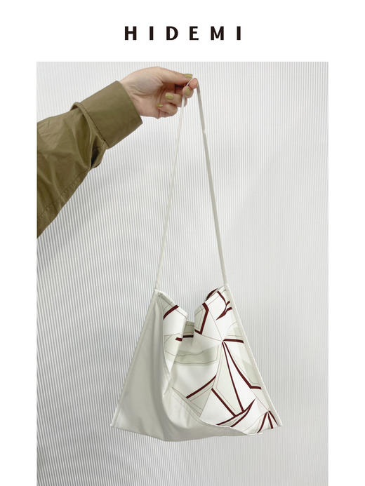 HIDEMI 红白几何印花拼皮背包 商品图2