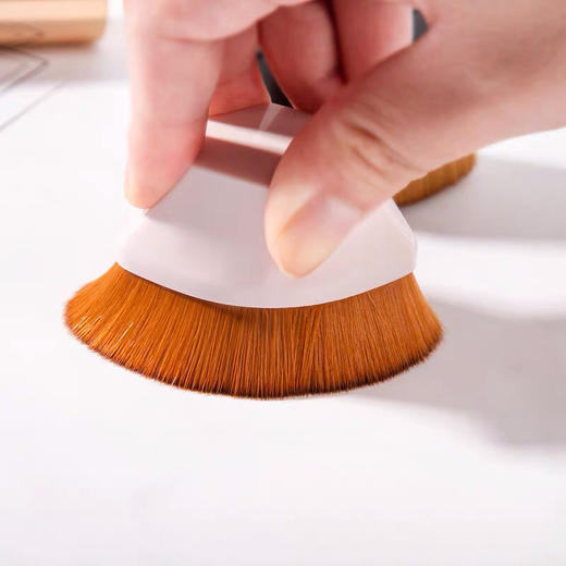 【岁末秒杀】日本蜜梨魔术粉底刷-无痕美妆刷- 商品图3