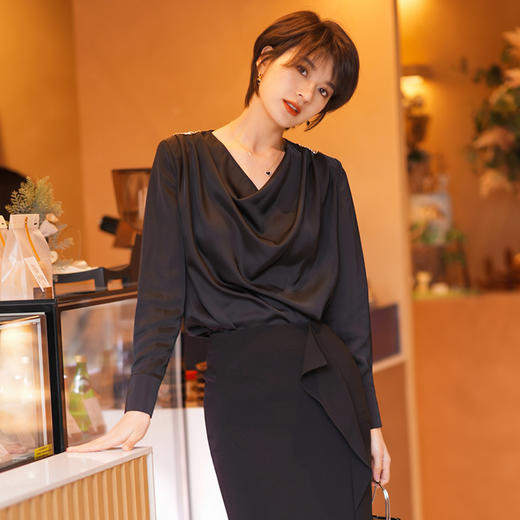 黑色衬衫女2022春季新款v领长袖气质减龄御姐范衬衣高级感 商品图1