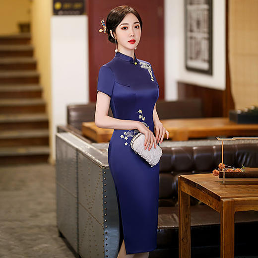 时尚大码，中长款气质宴会演出修身日常绣花旗袍GSJ-2022 商品图2