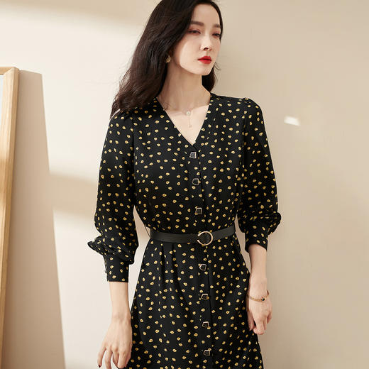 剩M 米思阳2024秋季新款时尚气质印花长袖连衣裙单排扣V领中长裙0493 商品图1