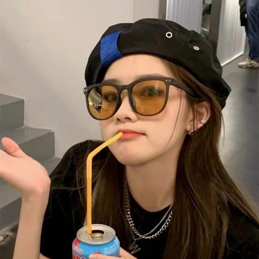 【谁戴谁脸小，一秒折叠随时潮！】ins超轻全折叠设计墨镜太阳镜，赠折叠收纳包。一体成型  轻盈TP90  舒适鼻托  UV400  偏光测试  耐摔耐磨  抗强光  多色可选 一个眼镜配一个盒子。ry 商品图2